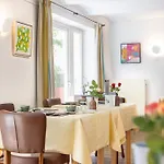 Benz Garni Guest house