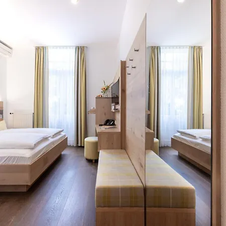 Benz Garni Konukevi Schwetzingen