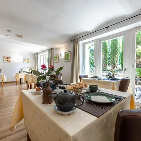 Benz Garni 3* Schwetzingen