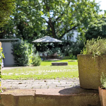 Benz Garni Konukevi Schwetzingen