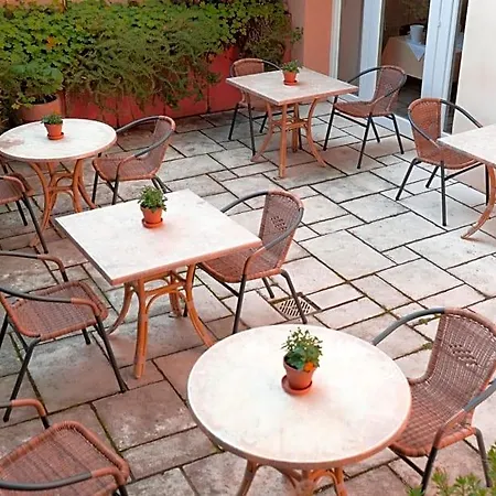Benz Garni Guest house