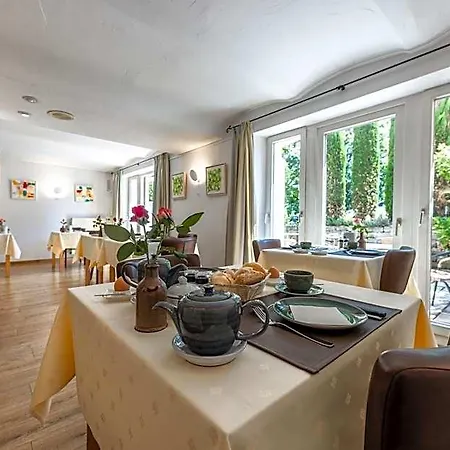 Benz Garni Guest house